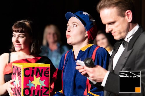 Spectacle des adultes acteurs de mode é Arto